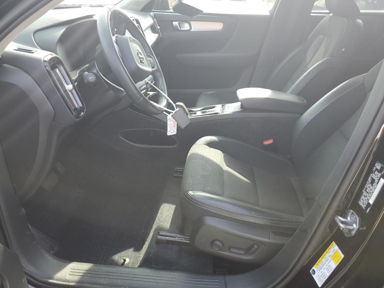 VOLVO XC40 T5 MOMENTUM