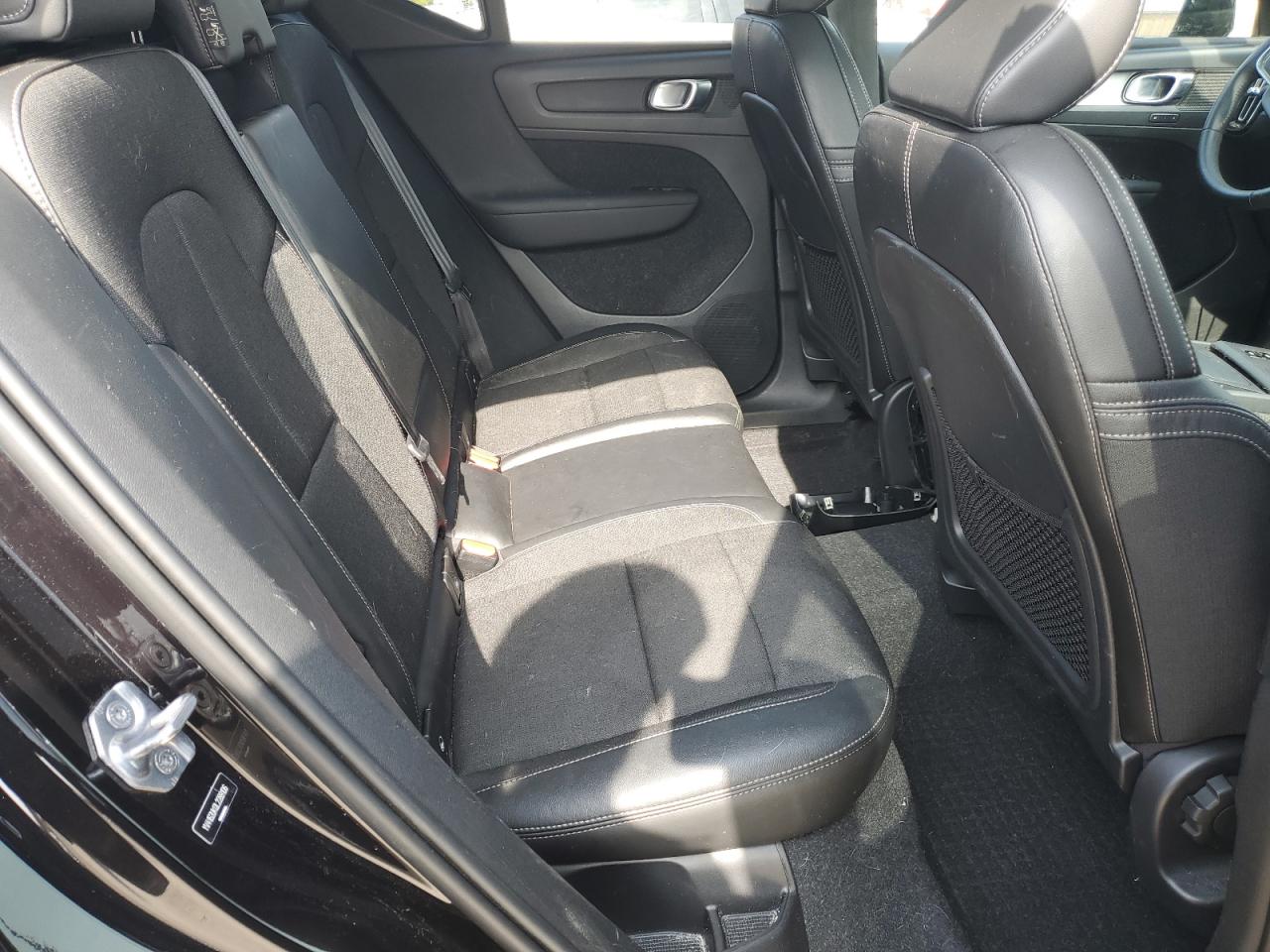 VOLVO XC40 T5 MOMENTUM