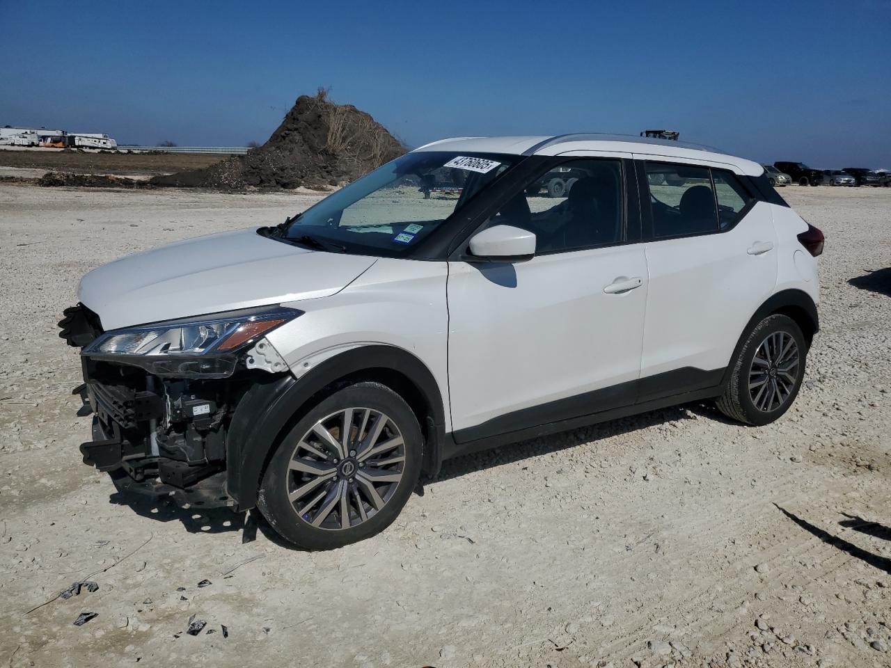  Salvage Nissan Kicks