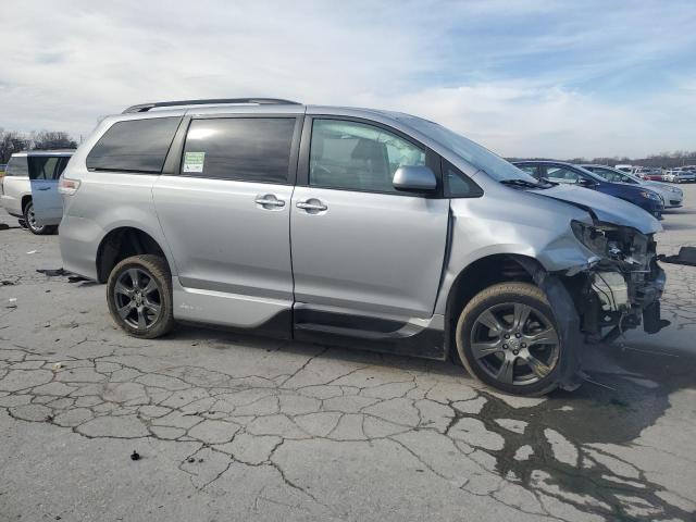2017 TOYOTA SIENNA SE 5TDXZ3DC2HS838095
