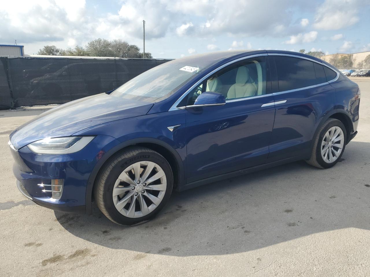 5YJXCDE24HF068211 TESLA MODEL X 2017