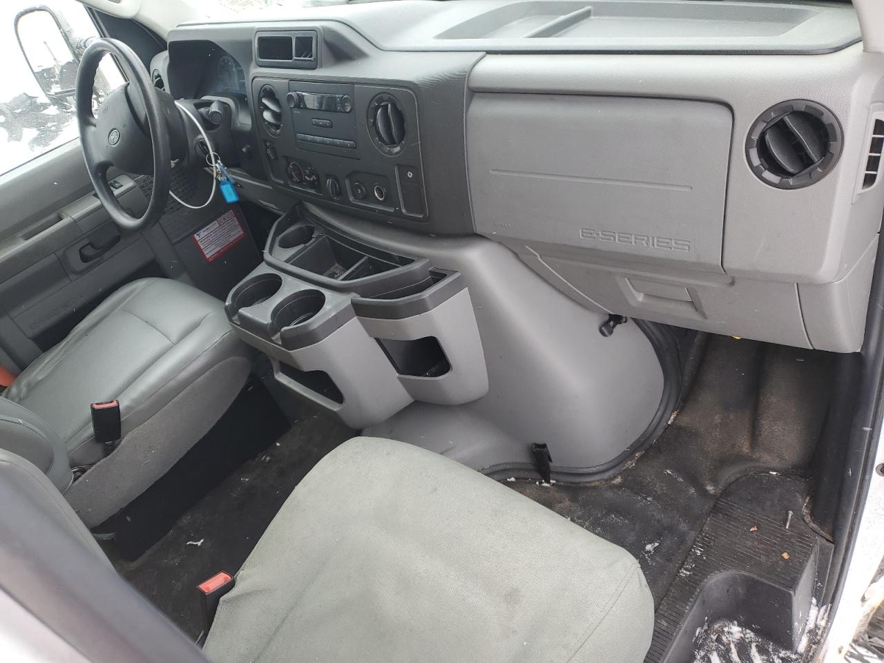 FORD ECONOLINE E450 SUPER DUTY CUTAWAY VAN