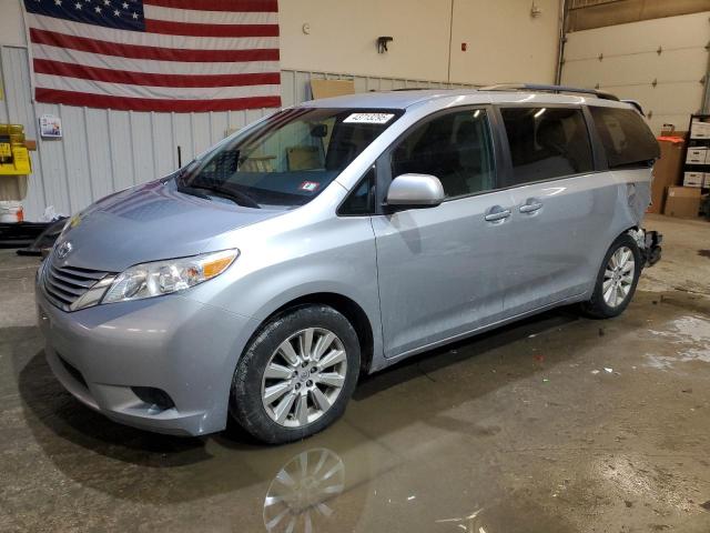 TOYOTA SIENNA LE