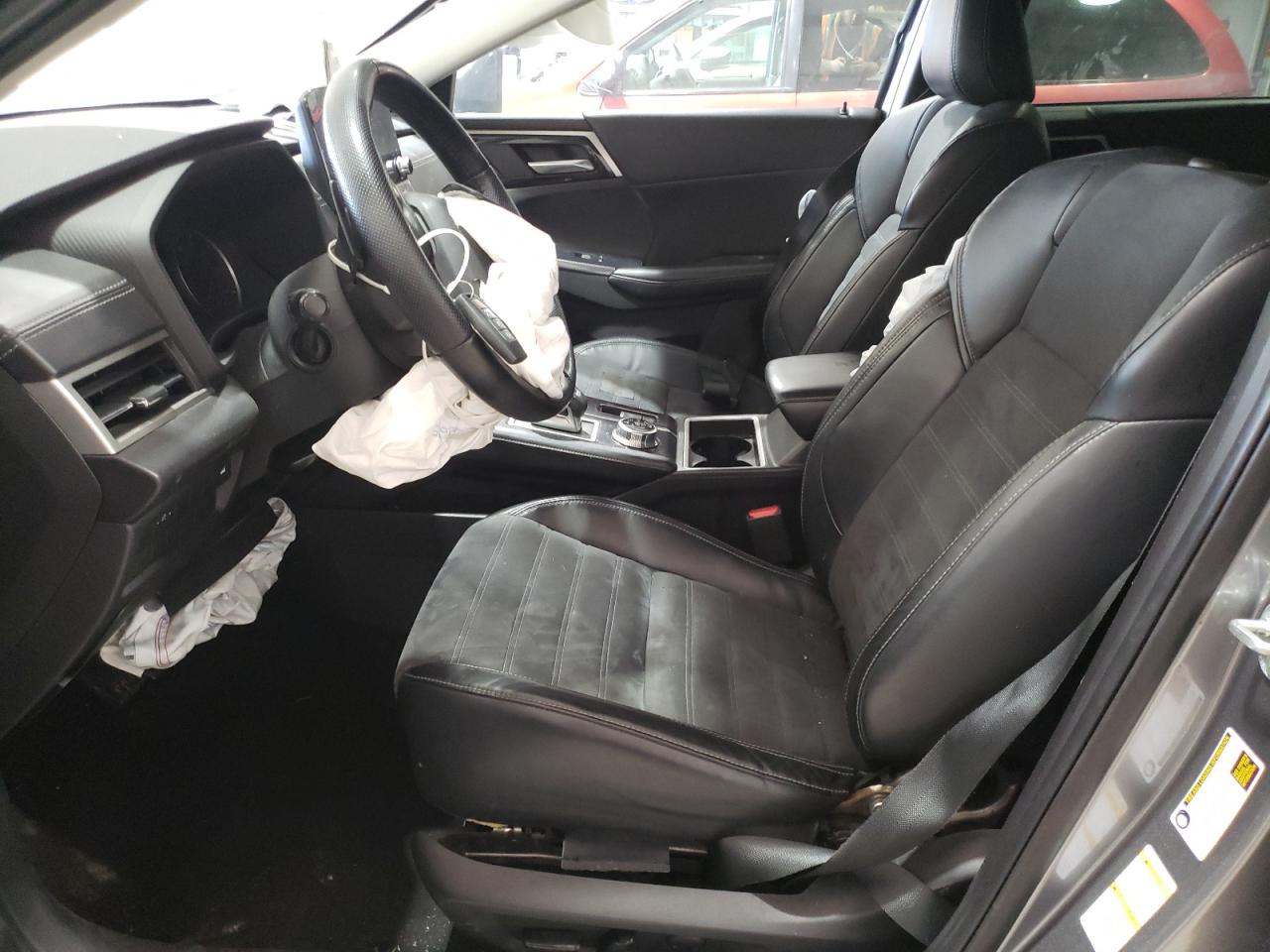 MITSUBISHI OUTLANDER SE