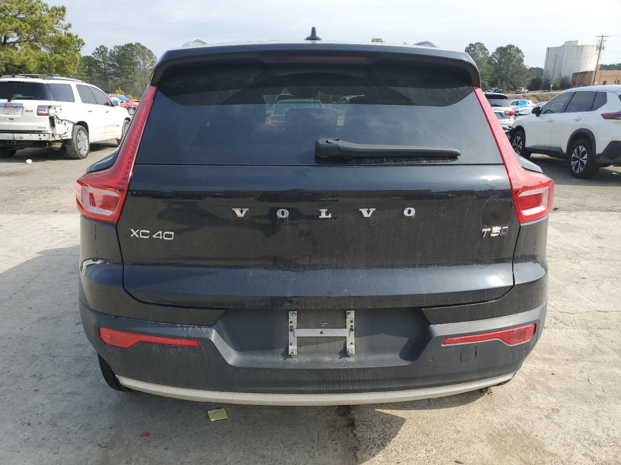 VOLVO XC40 T5 MOMENTUM