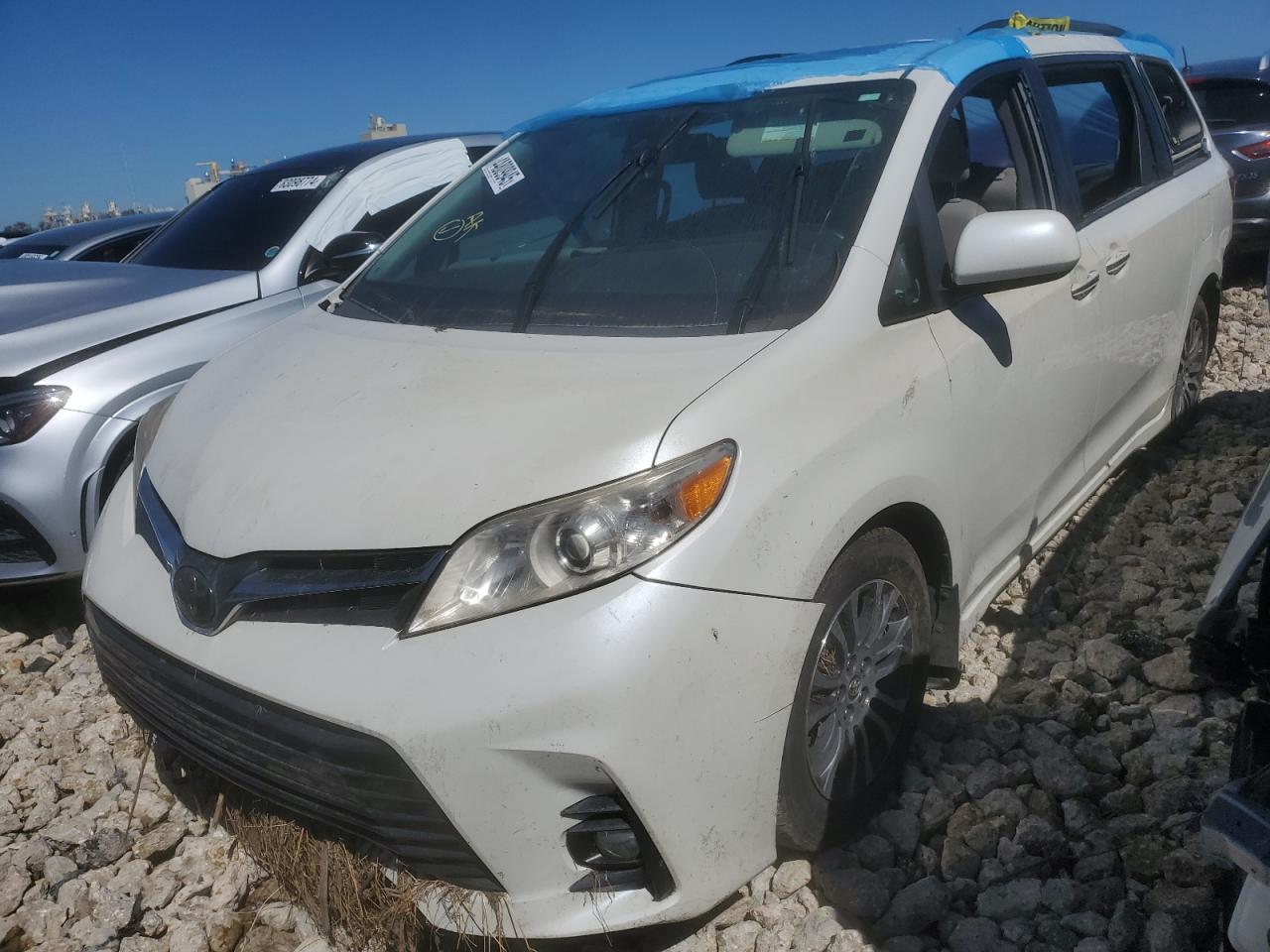 TOYOTA SIENNA XLE