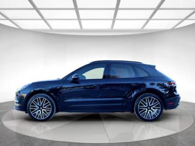 PORSCHE MACAN BASE 2023 black  gas WP1AA2A56PLB04331 photo #3