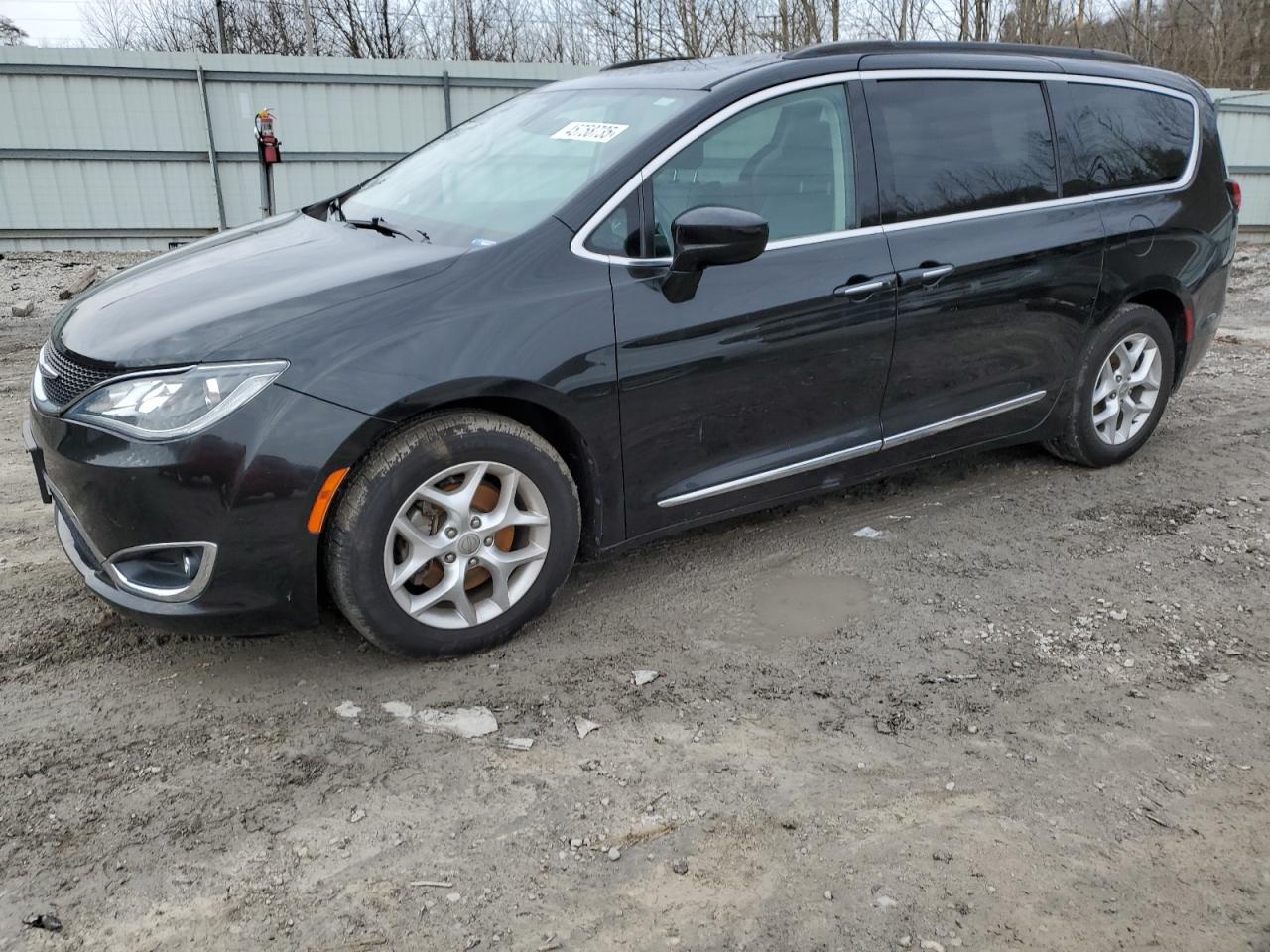 2C4RC1BG3HR762982 CHRYSLER PACIFICA T 2017