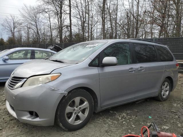 TOYOTA SIENNA LE