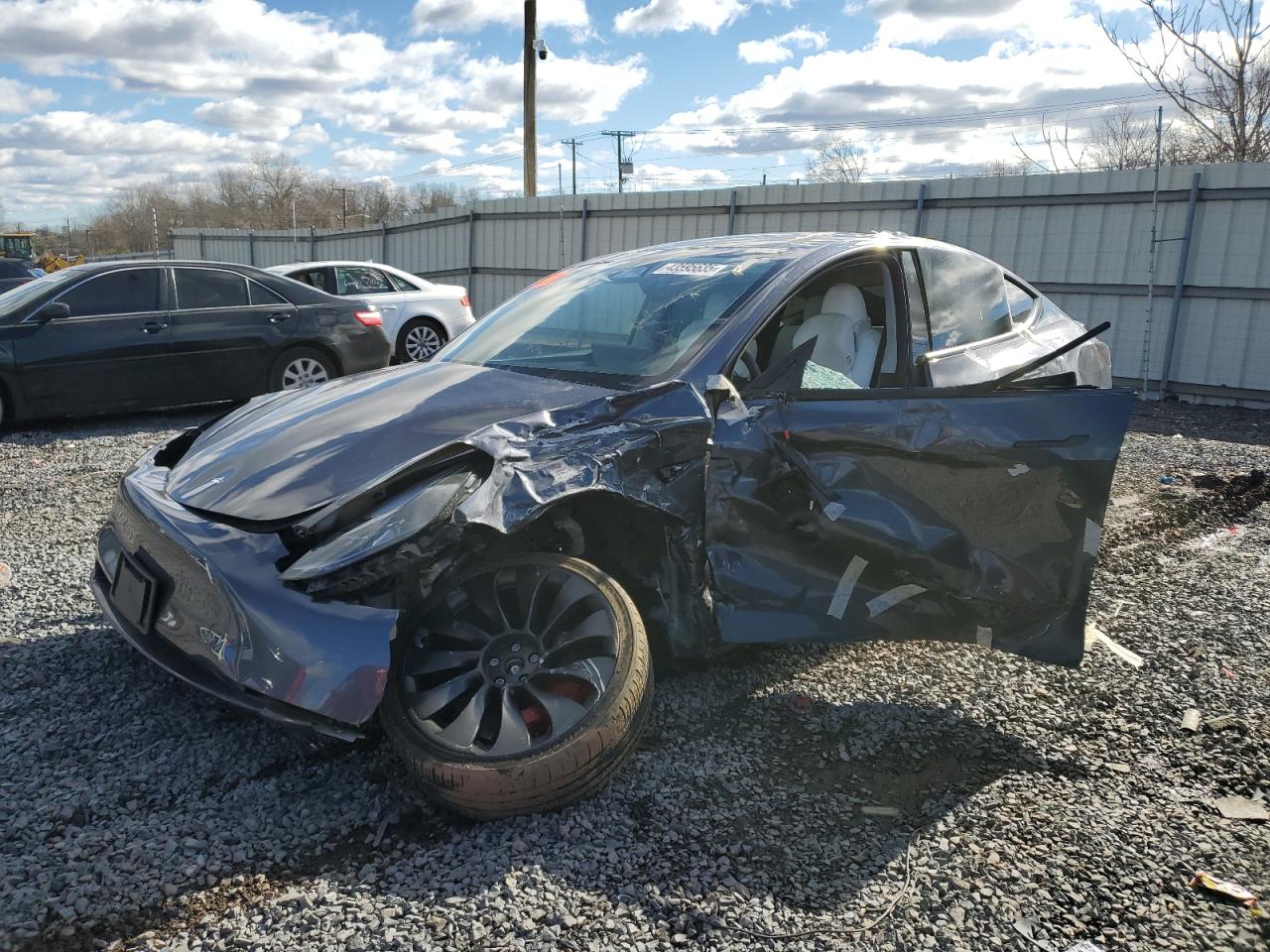 TESLA MODEL Y