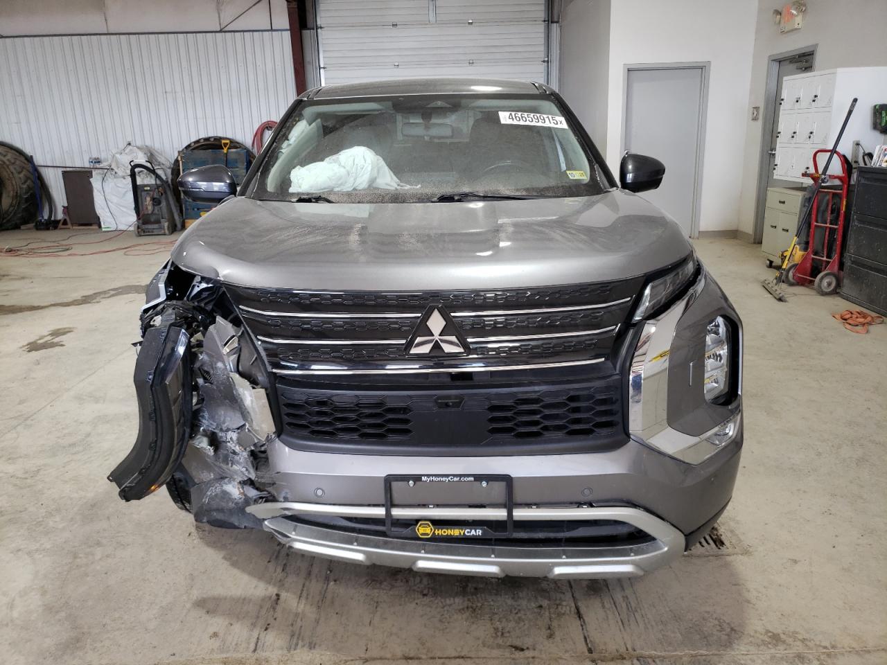 MITSUBISHI OUTLANDER SE