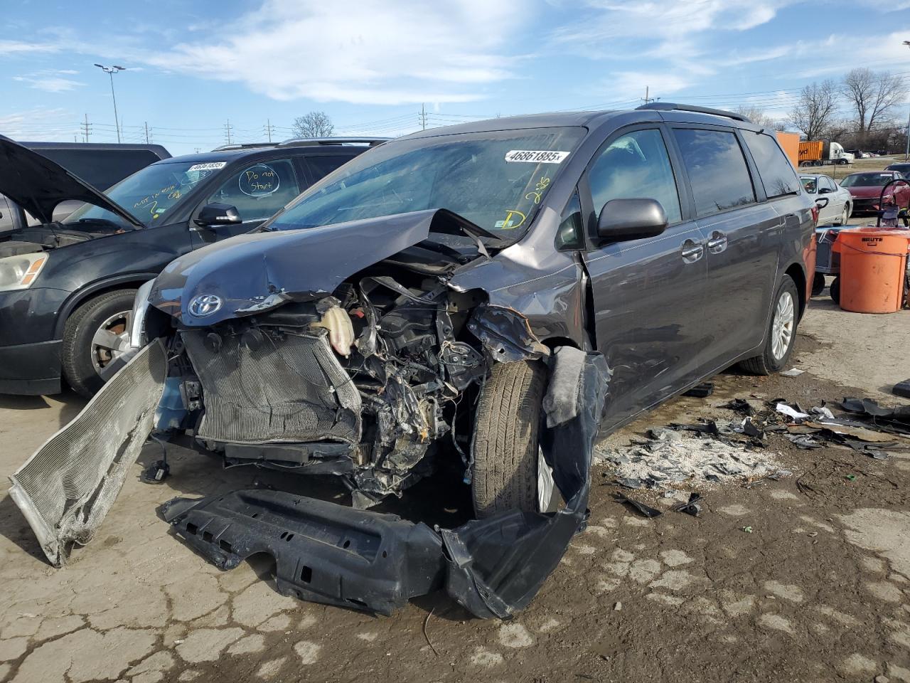 TOYOTA SIENNA XLE