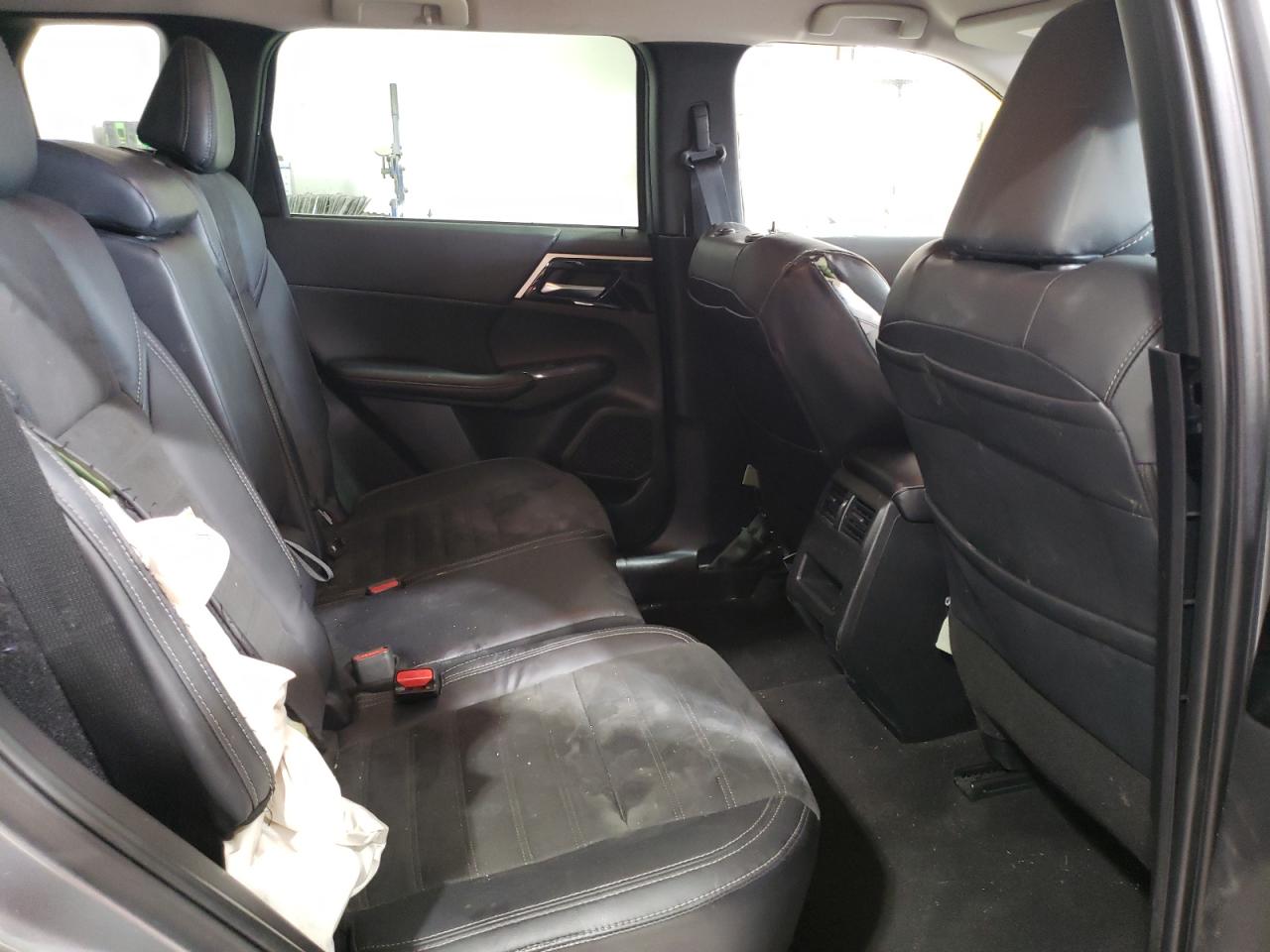 MITSUBISHI OUTLANDER SE