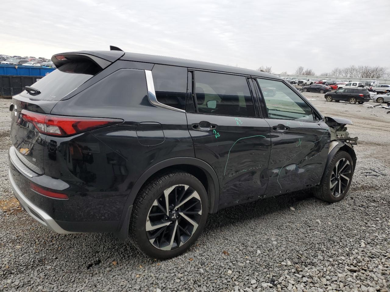 MITSUBISHI OUTLANDER SE