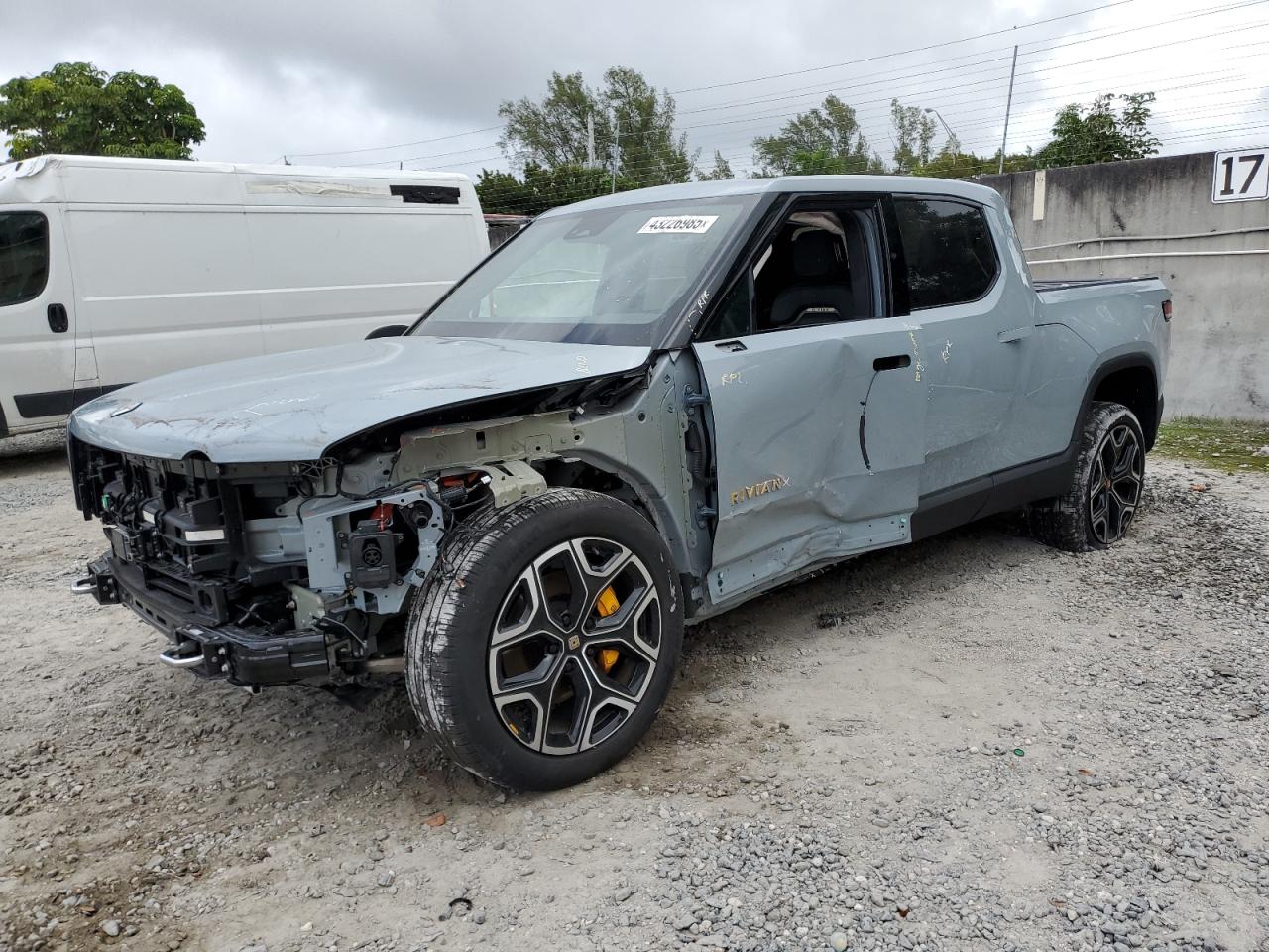 RIVIAN R1T LAUNCH EDITION