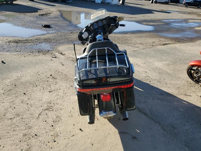 2019 HARLEY-DAVIDSON FLHTCU 1HD1FCC18KB647194