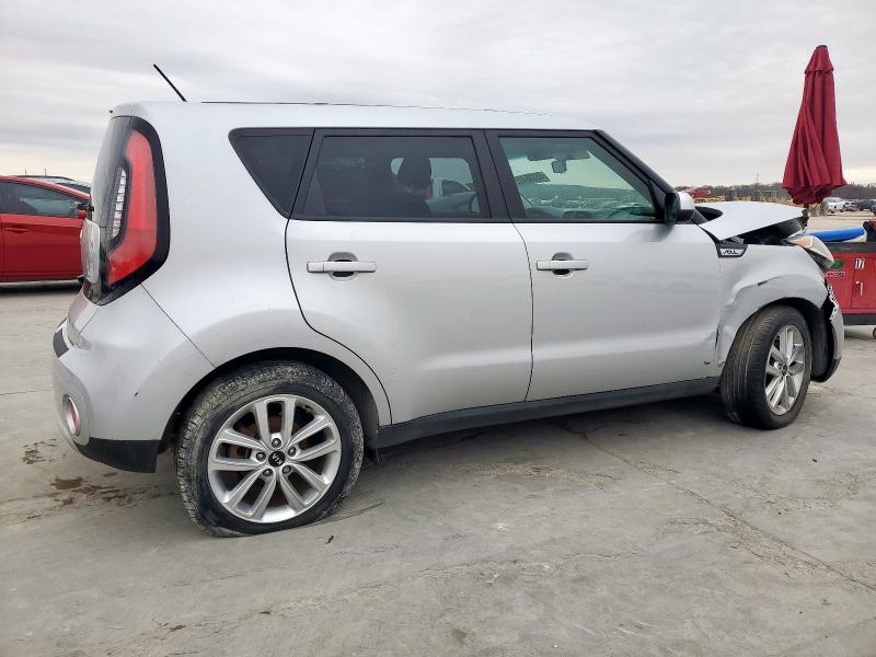 KIA SOUL + 2018 silver  gas KNDJP3A5XJ7559611 photo #4