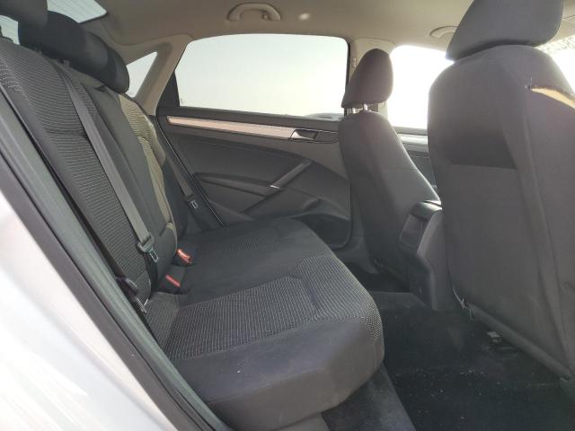 2018 VOLKSWAGEN PASSAT S - 1VWAA7A33JC043666