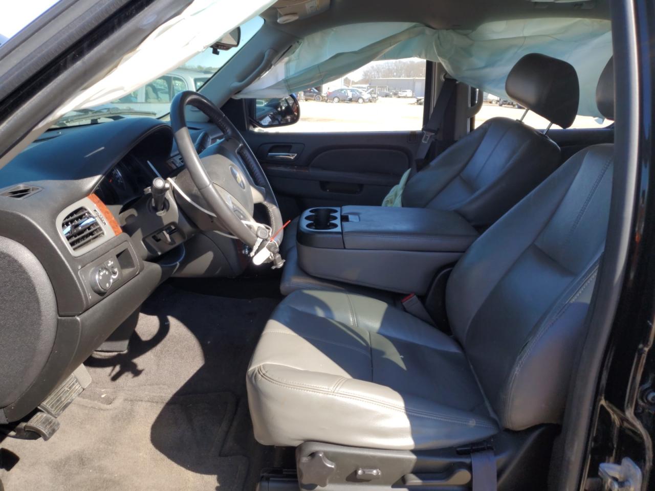 CHEVROLET TAHOE C1500 LS