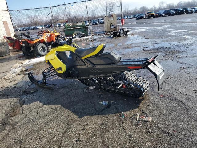 SKI DOO RENEGADE 2021 yellow   2BPSUFMA1MV000207 photo #4