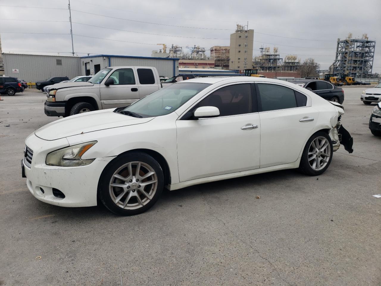 NISSAN MAXIMA S