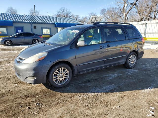 TOYOTA SIENNA XLE