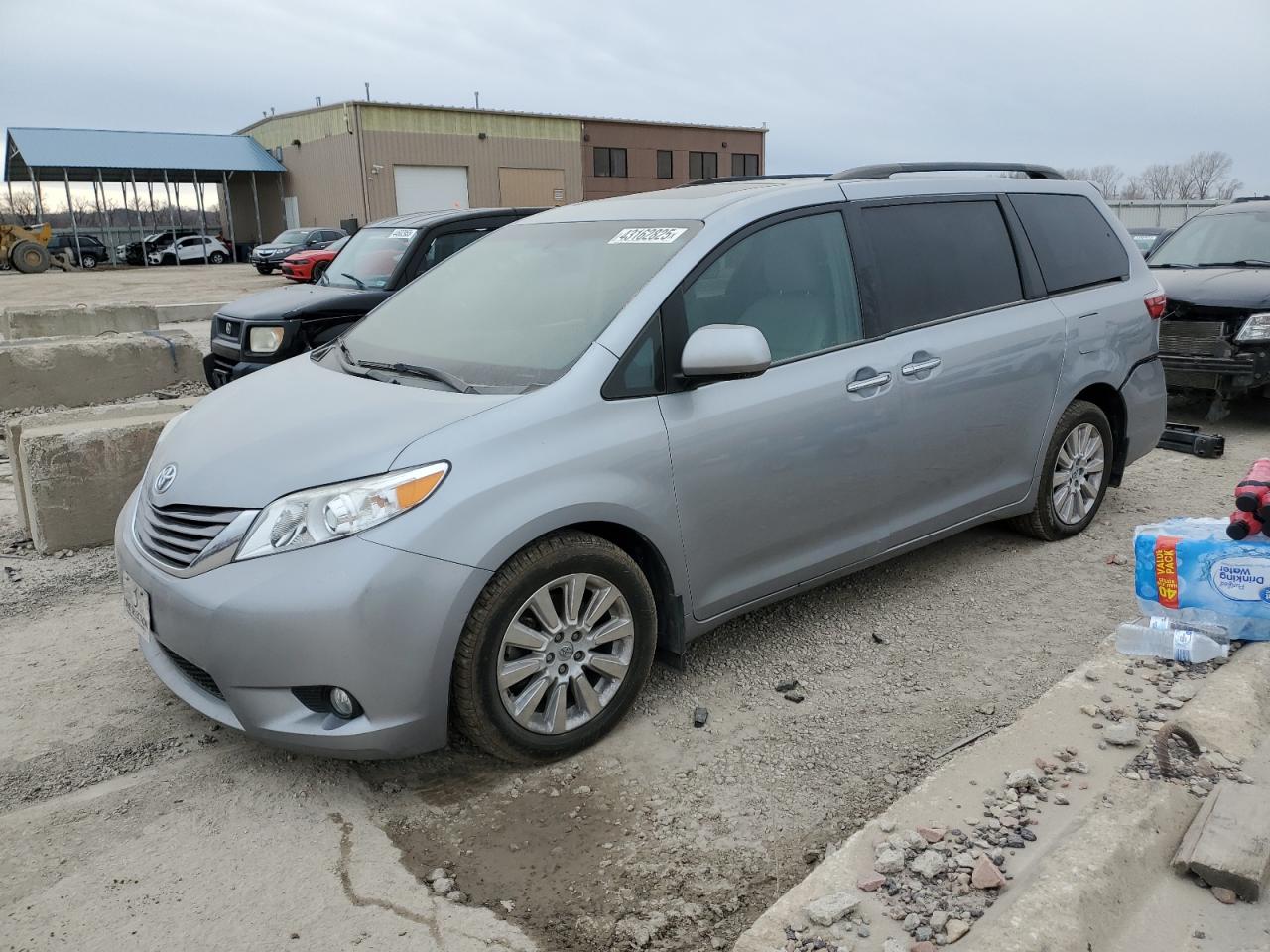 TOYOTA SIENNA XLE
