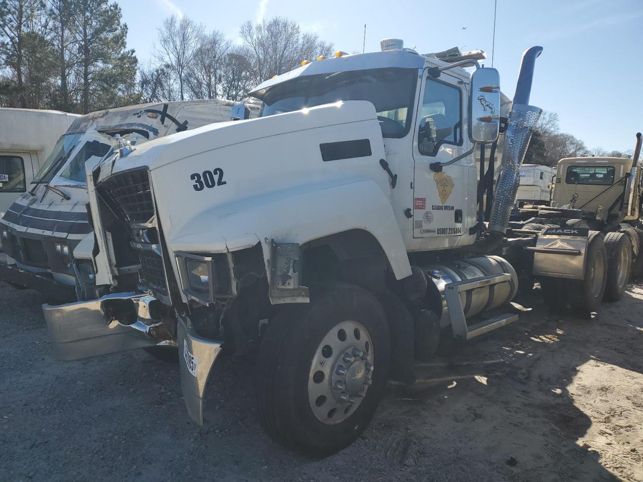 Lot #3259111115 2021 MACK PINNACLE