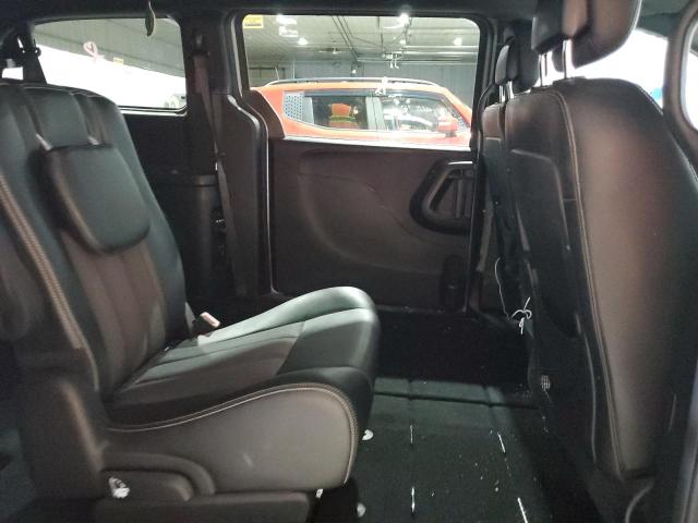 2015 CHRYSLER TOWN & COU - 2C4RC1HG2FR583983
