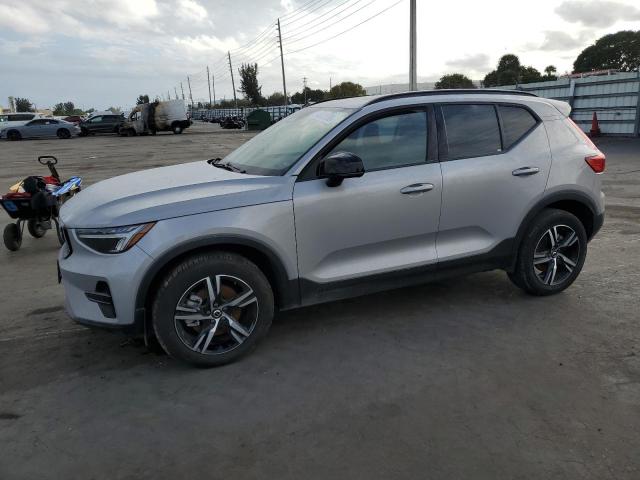 VOLVO XC40 CORE