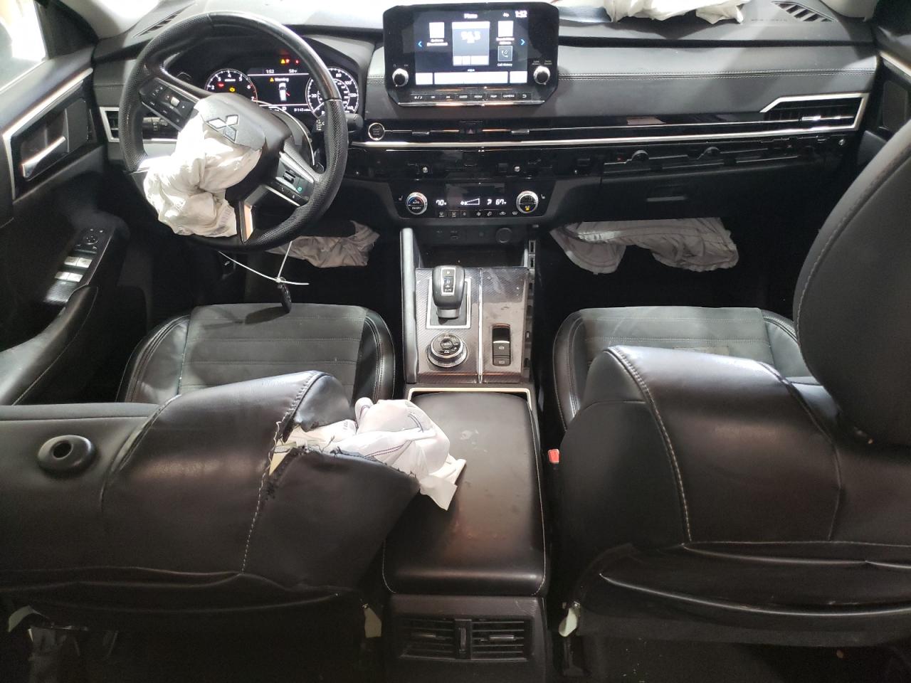 MITSUBISHI OUTLANDER SE