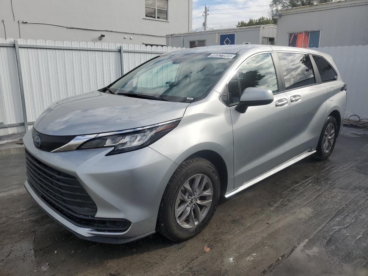 5TDKRKEC4PS168888 TOYOTA SIENNA LE 2023