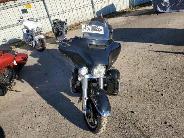 2019 HARLEY-DAVIDSON FLHTCU 1HD1FCC18KB647194