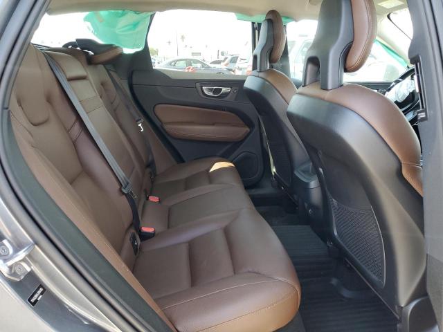 2018 VOLVO XC60 T6 MO YV4A22RK4J1044185