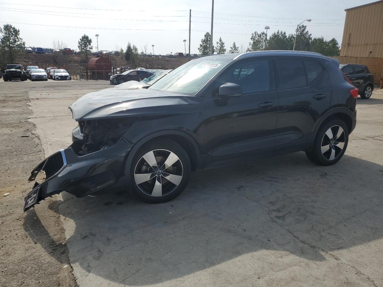VOLVO XC40 T5 MOMENTUM