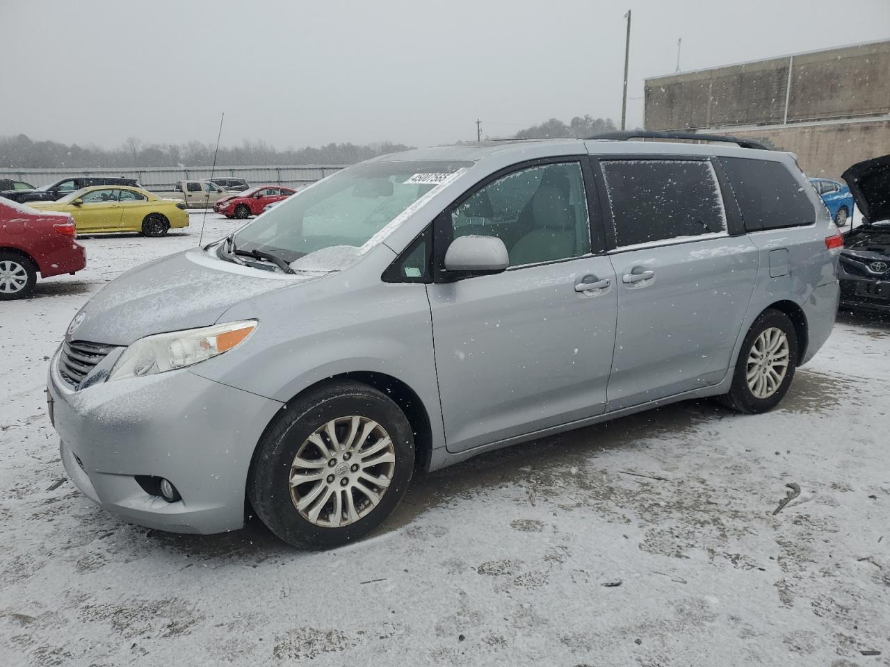 TOYOTA SIENNA XLE