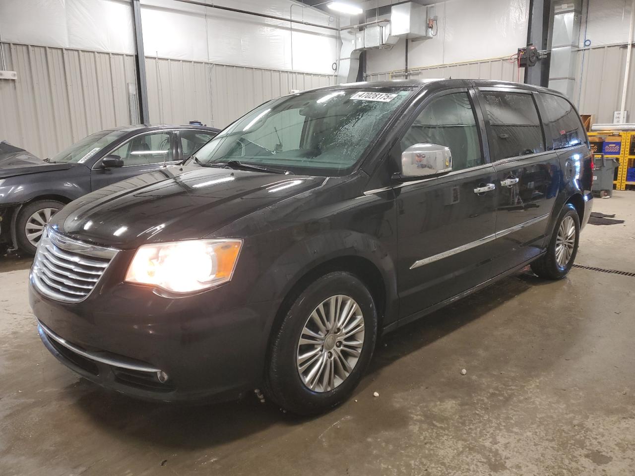 CHRYSLER TOWN & COUNTRY TOURING L