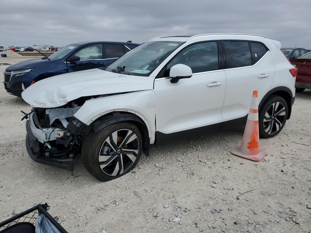 YV4L12UE6R2252264 VOLVO XC40 PLUS 2024