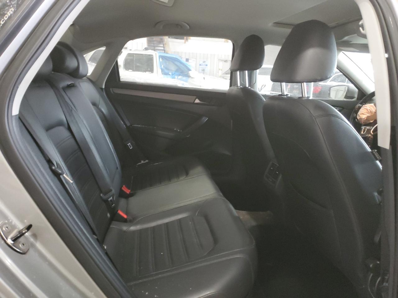 VOLKSWAGEN PASSAT SE