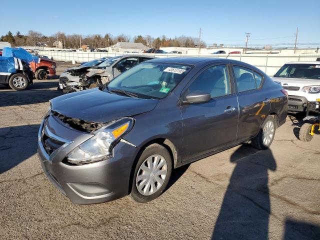 NISSAN VERSA S 2018 gray  gas 3N1CN7AP8JL862540 photo #1