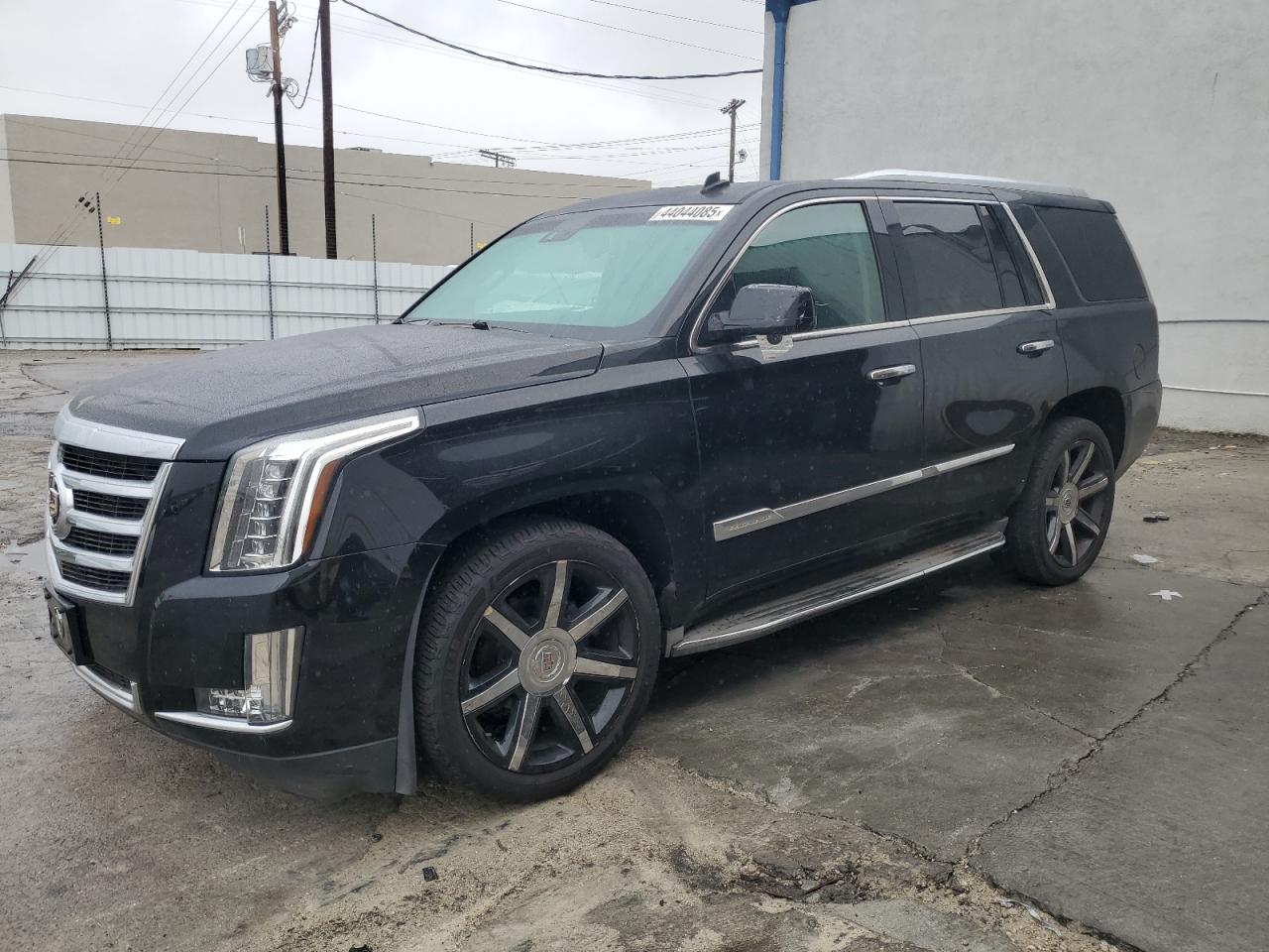 CADILLAC ESCALADE LUXURY
