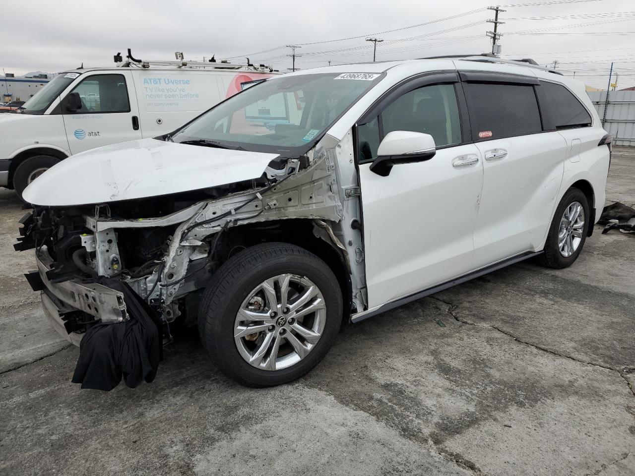 TOYOTA SIENNA LIMITED