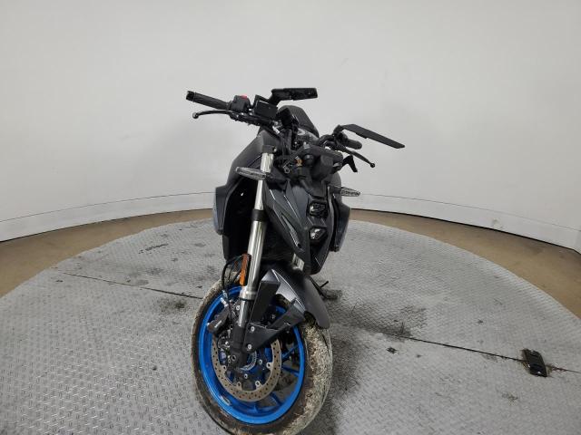 SUZUKI GSX800 R 2024 black  gas JS1EM11B5R7101565 photo #3