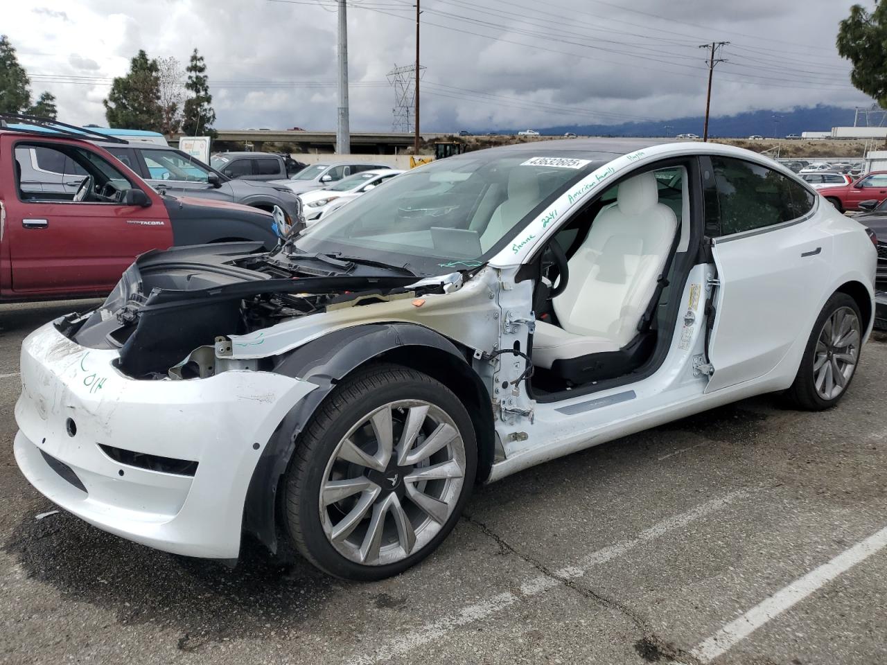 5YJ3E1EB9JF135561 TESLA MODEL 3 2018