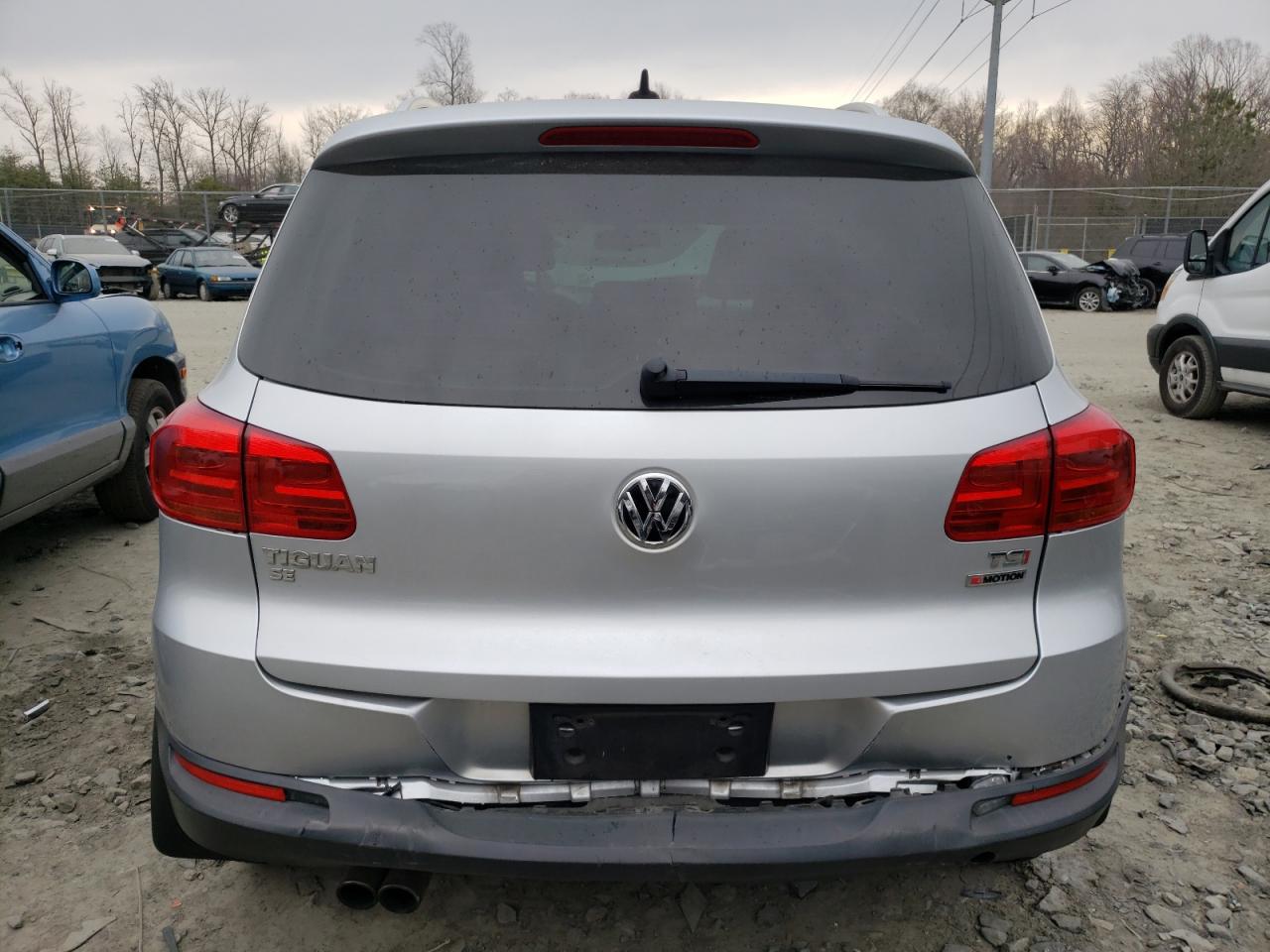 Volkswagen Tiguan s 2016