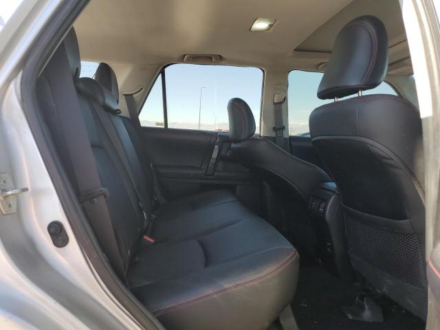 2018 TOYOTA 4RUNNER SR - JTEBU5JR3J5596907