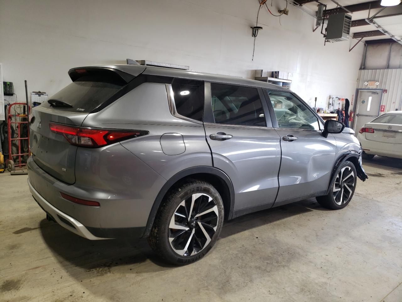 MITSUBISHI OUTLANDER SE