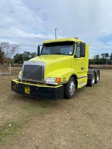 VOLVO VN 1998 yellow tractor diesel 4V47DBGH7WN733270 photo #3