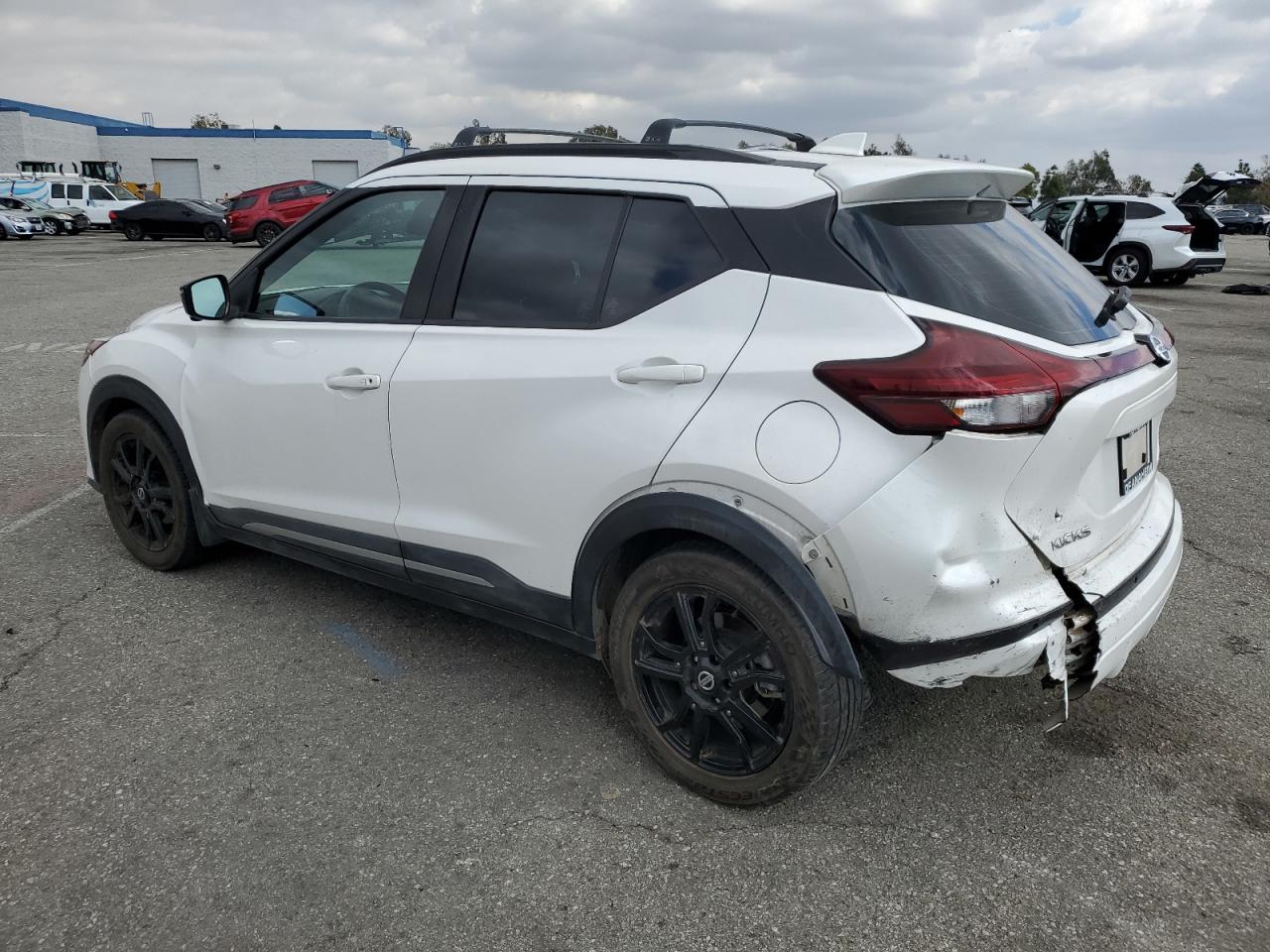NISSAN KICKS SR