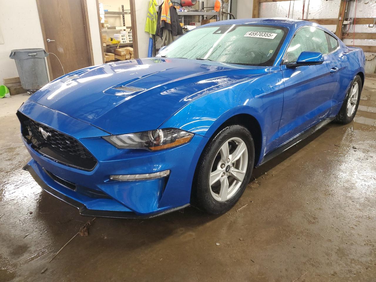 FORD MUSTANG